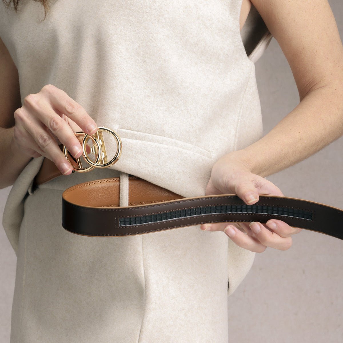 Belt intelligente and without trou, 600x plus précise, ajustement parfait to the size, conçue for the women, buckle automatic, model Haydenu by Zictor
