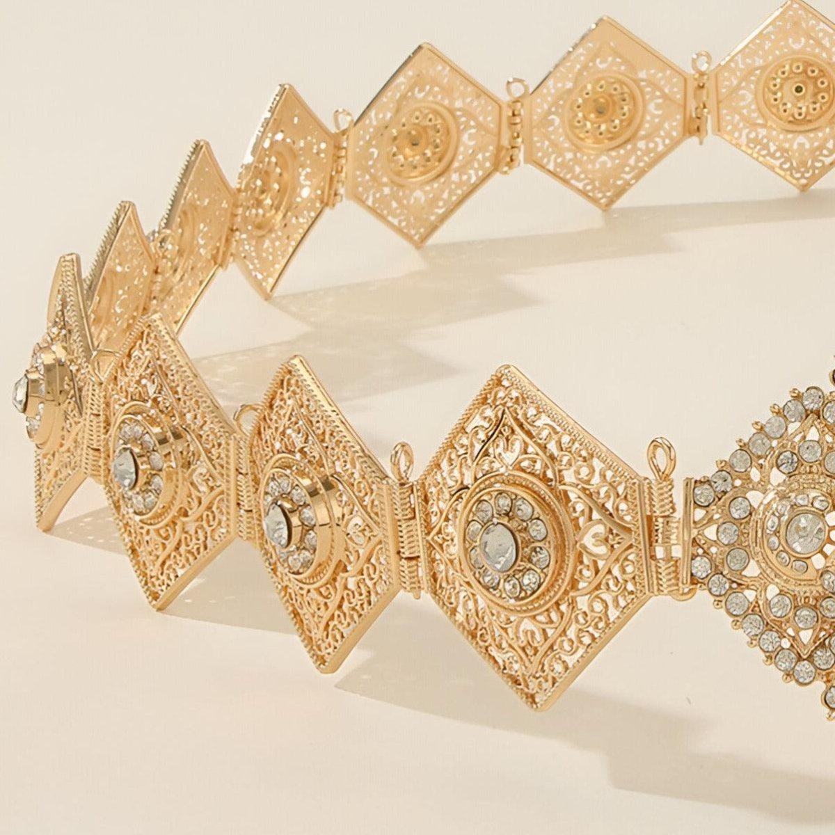 Belt Dun Eclat Golden And Ornee Of Cristaux Scintillants Model Lindsaey by Zictor