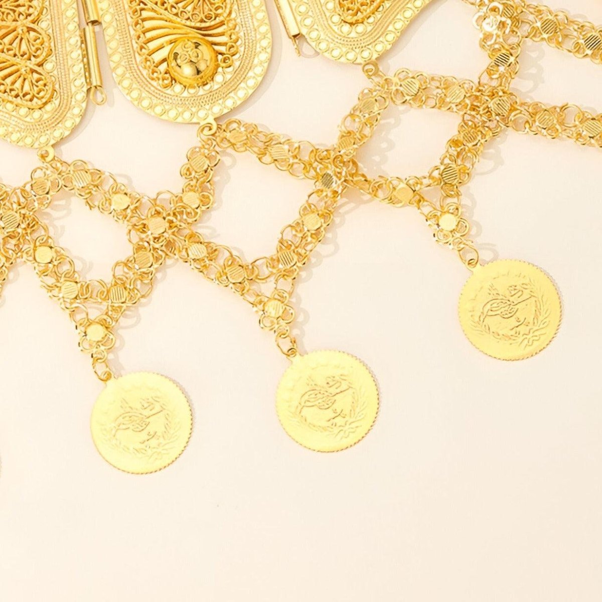 Belt Golden With Pendentifs Qui Sentrelacent Model Arley by Zictor