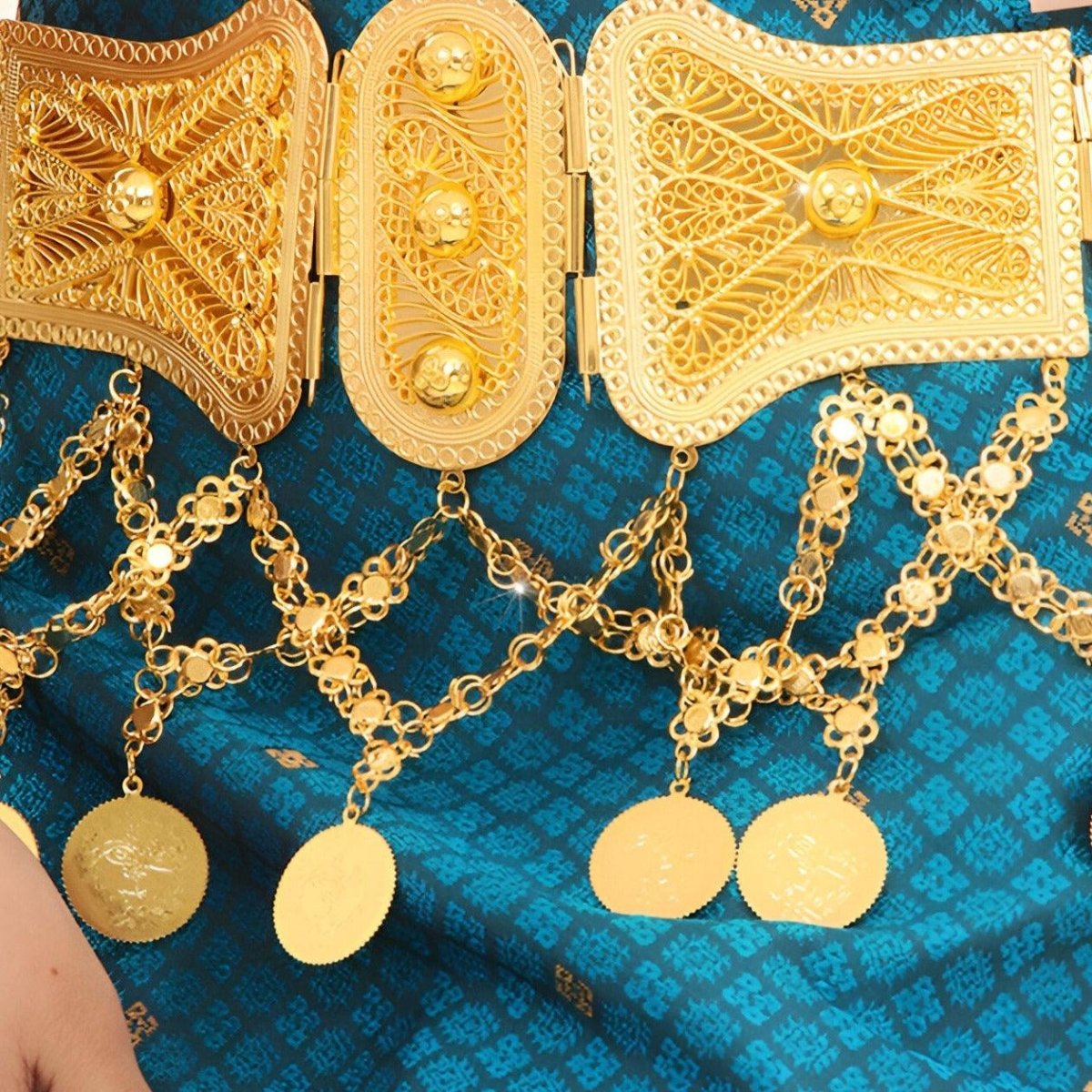 Belt Golden With Pendentifs Qui Sentrelacent Model Arley by Zictor