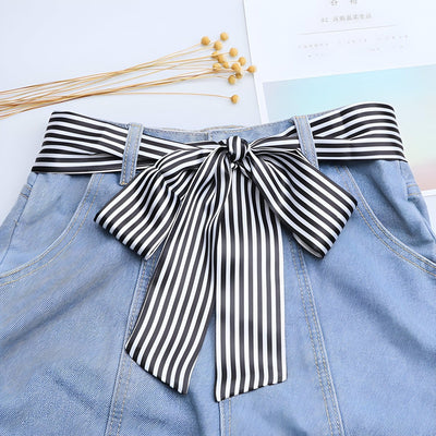 The Black And White Striped Waist Belt - Model Peyten