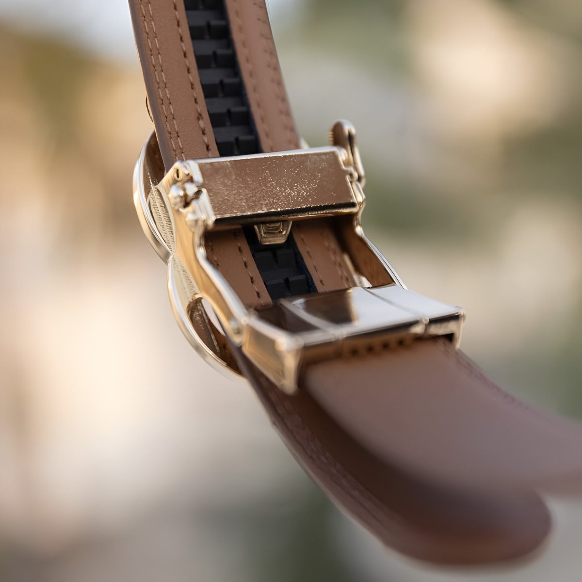 Belt intelligente and without trou, 600x plus précise, ajustement parfait to the size, conçue for the women, buckle automatic, model Haydenu by Zictor